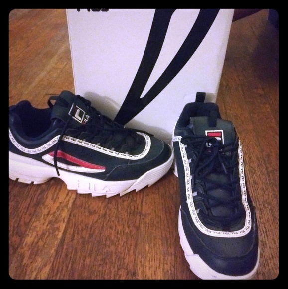 navy blue fila disruptor 2